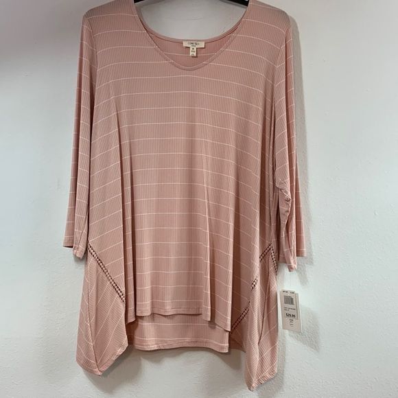 Como Blu Tops - NWT Como Blu Light Pink White Striped Shark Bite 3/4 Sleeve Top